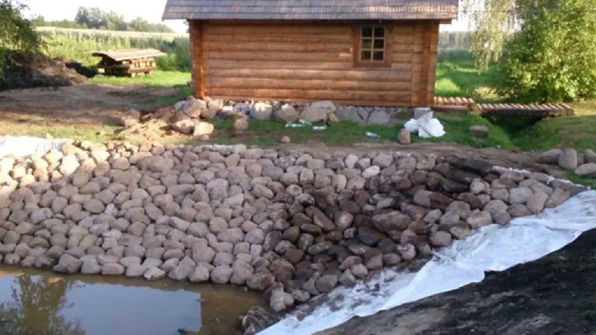 Kivikaru tiik maakividega