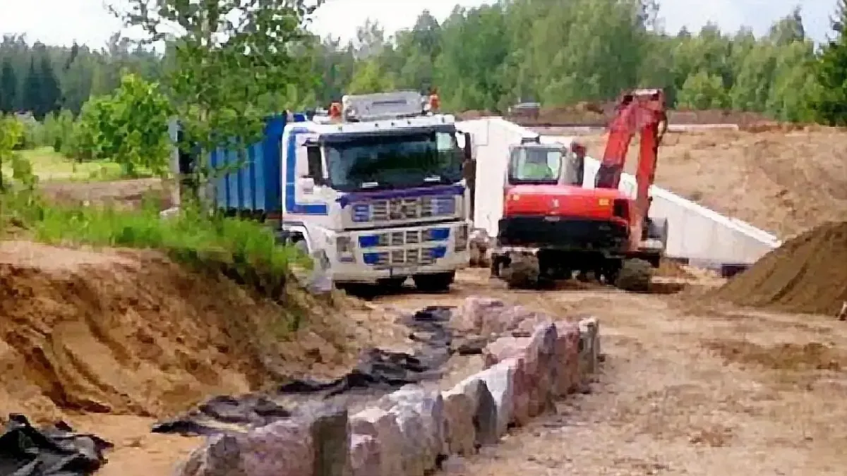 Kivikaru kallur ja ekskavaator