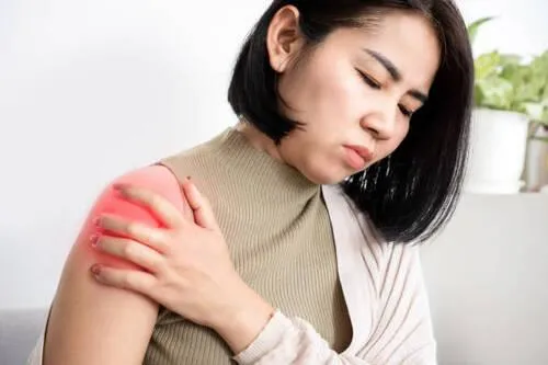 A lady with Shoulder discomfort