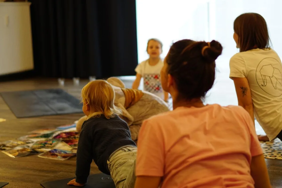 Yoga für Kinder in einer Einrichtung