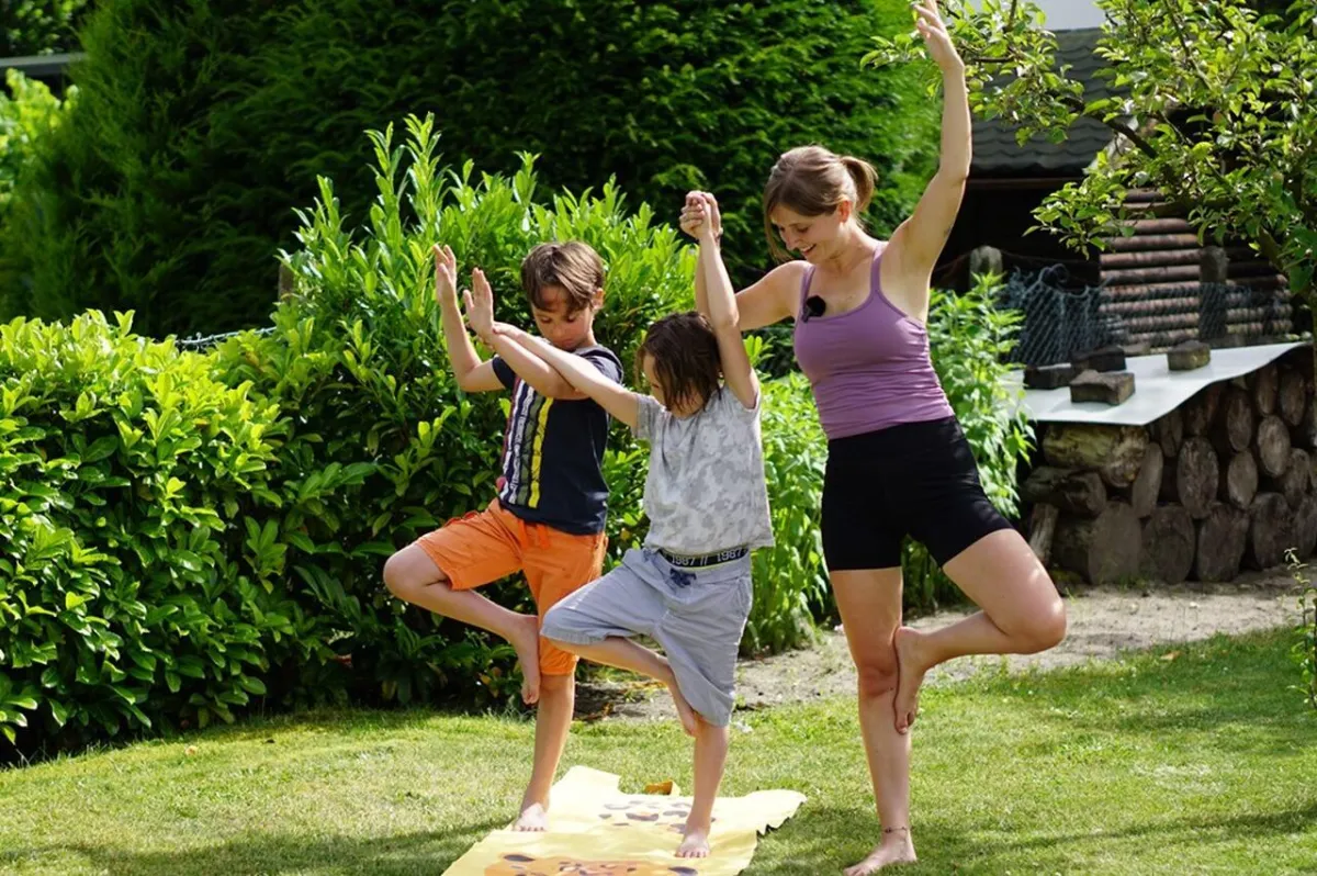 Familienyoga Videos Online