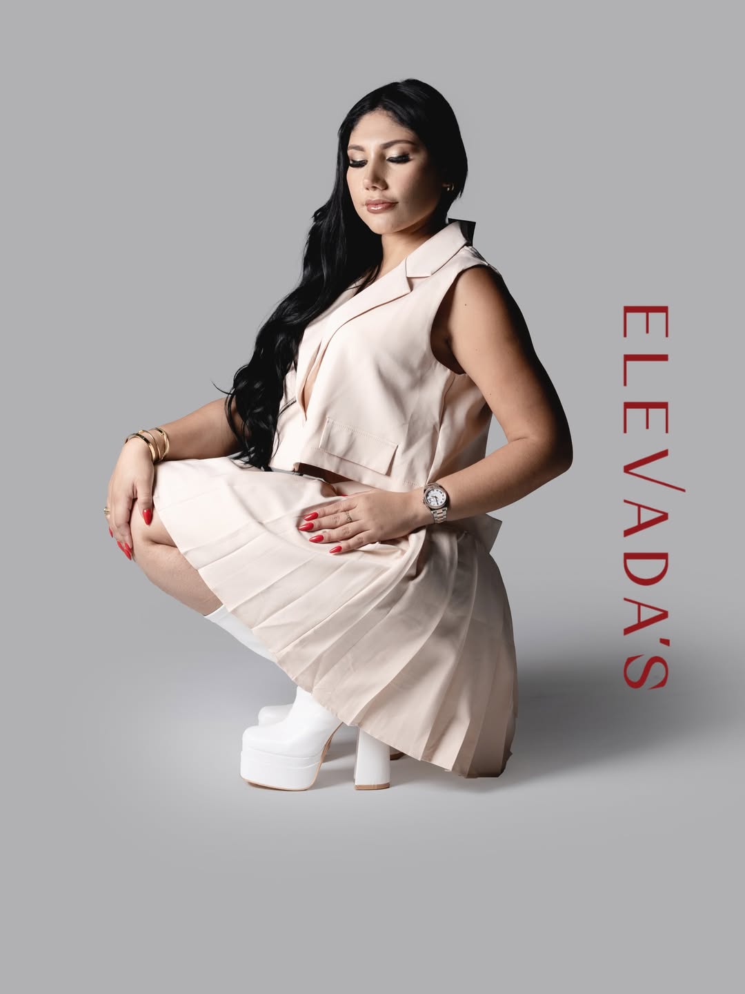 Mujeres de distintas tallas usando moda Elevadas