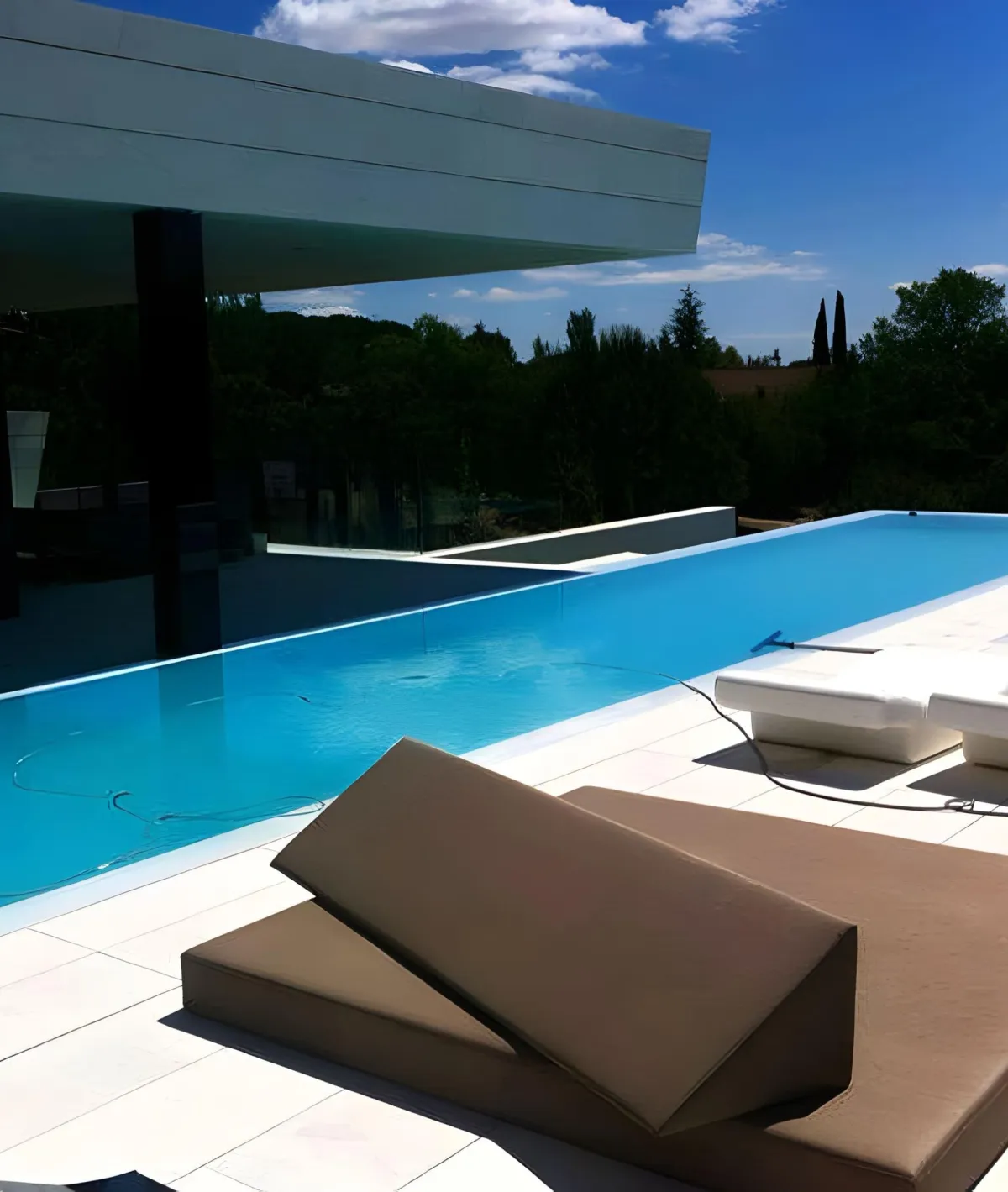 Piscina de obra lujosa en Denia - Alicante