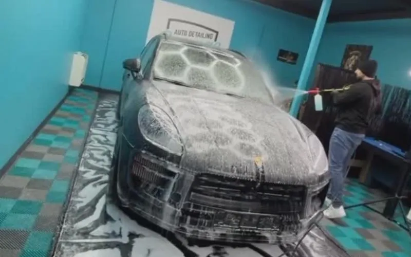 Autoaußenreinigung in Köln