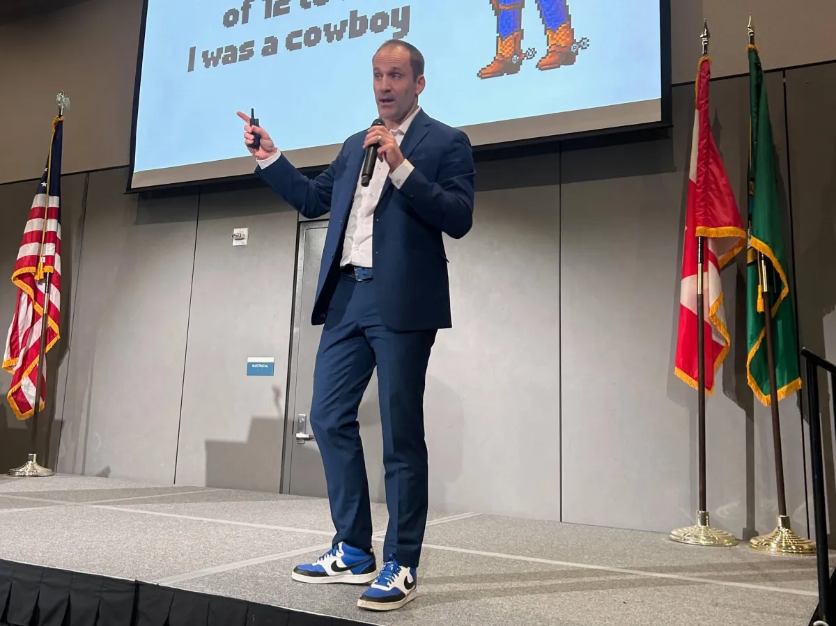 Professional photo of public speaking coach Kelly Ditto on stage