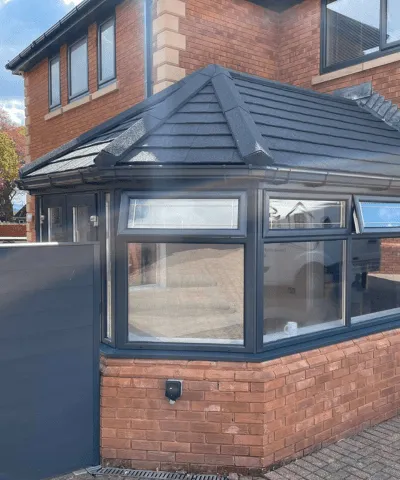 A conservatory that we sprayed anthracite grey