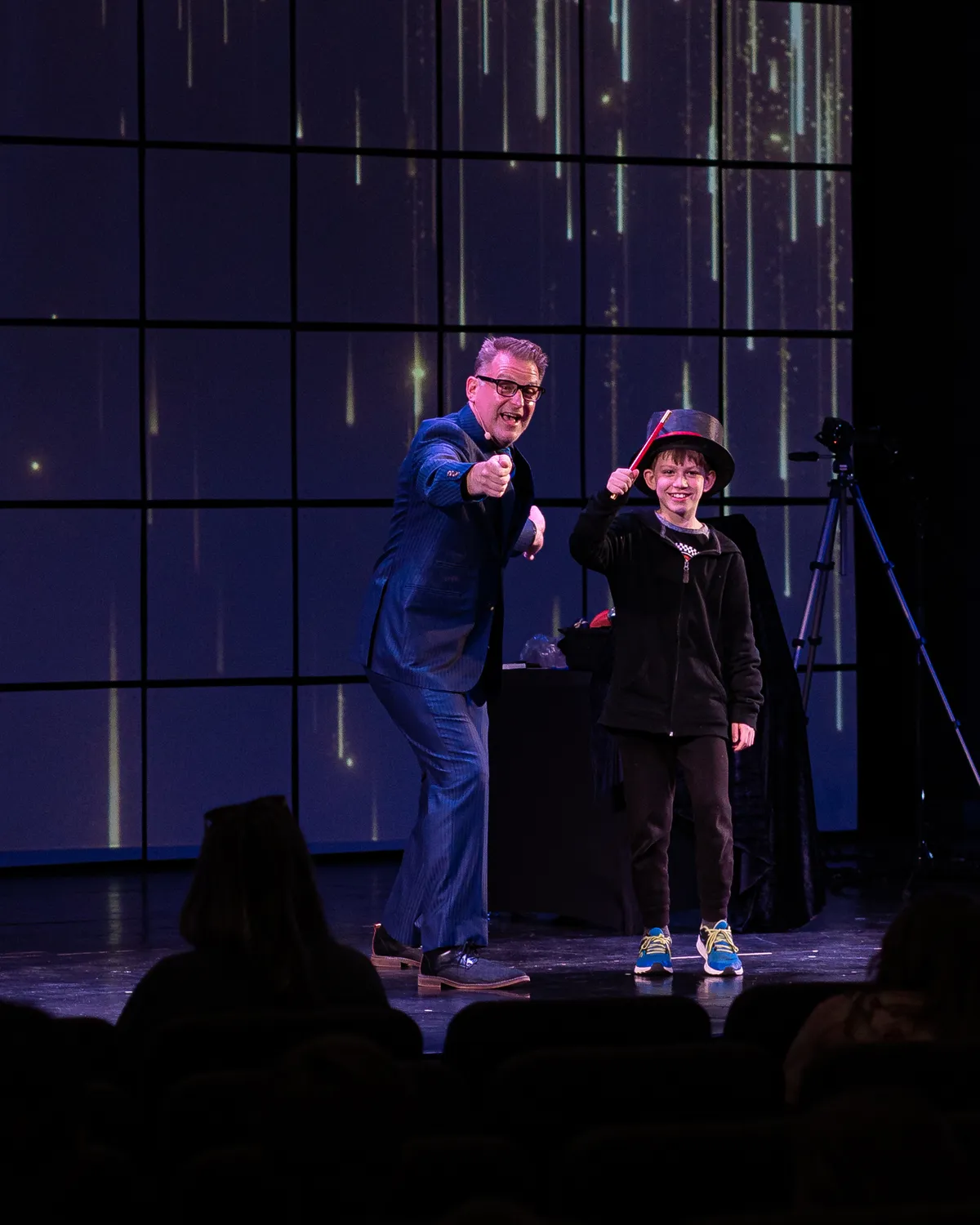 The Amazing Arthur performing live stage magic and juggling during an interactive school assembly