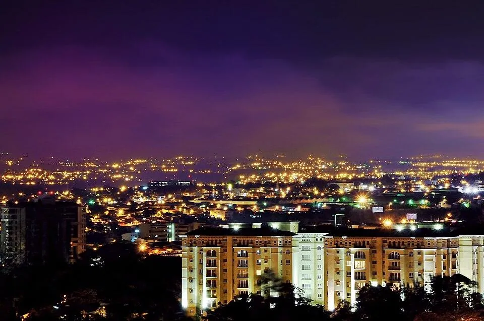 By Armando Maynez from Mexico, Mexico - Colored clouds at night in Costa Rica, CC BY 2.0, https://commons.wikimedia.org/w/index.php?curid=10504887