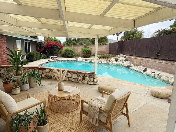 Winnetka Pool Home for Rent – Bright 3-Bed, 2-Bath Single-Family Residence