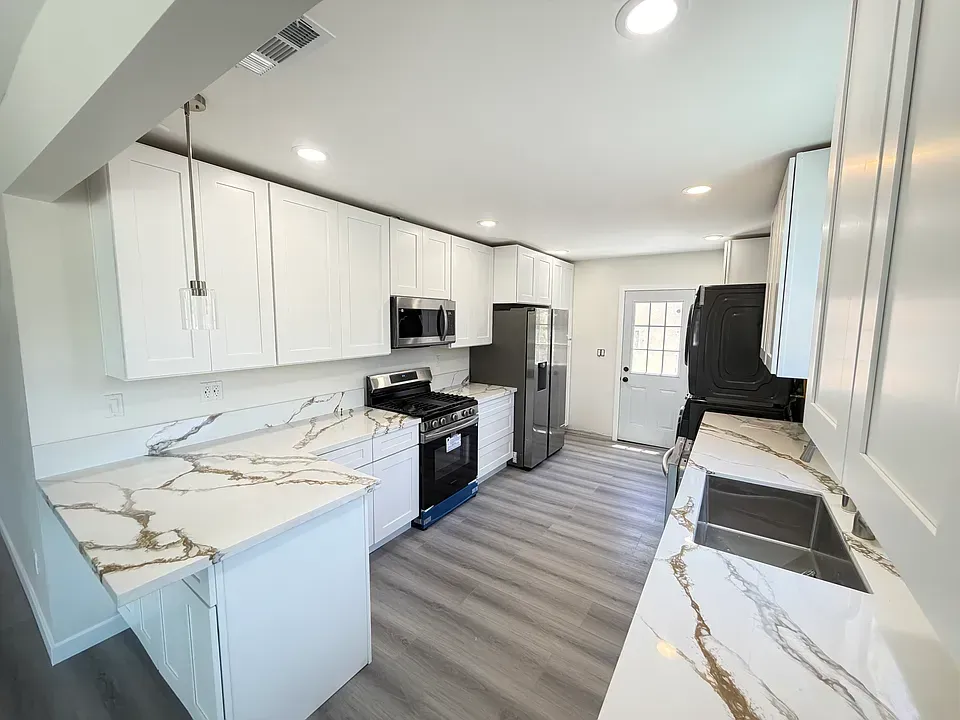 Renovated Winnetka Home for Rent – Modern 3-Bed, 2-Bath Single-Family Residence