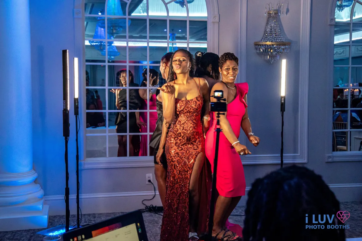 4 pretty ladies on 360 photo booth in Jersey City NJ