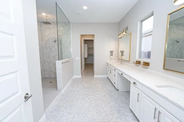 alt="Tucson kitchen remodeling project featuring stylish backsplash and stainless steel appliances"