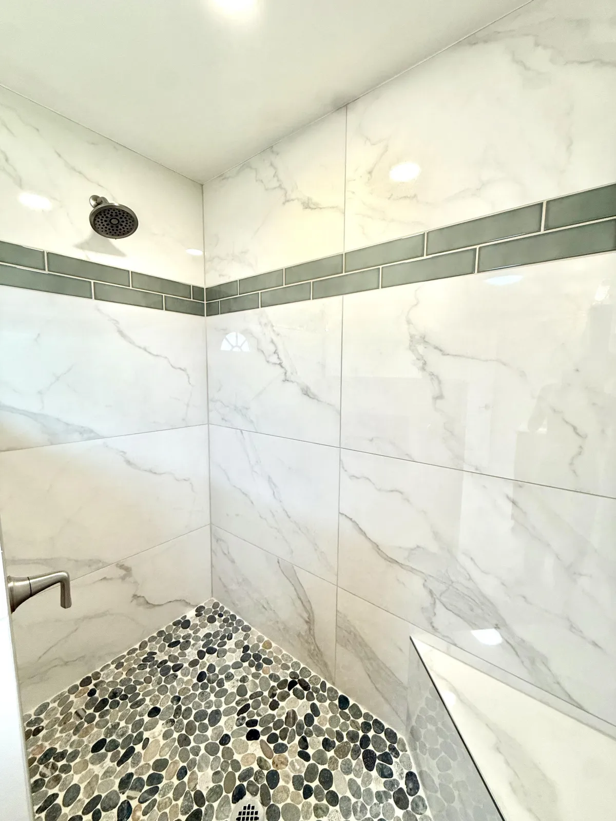 alt="Tucson kitchen remodeling project featuring stylish backsplash and stainless steel appliances"