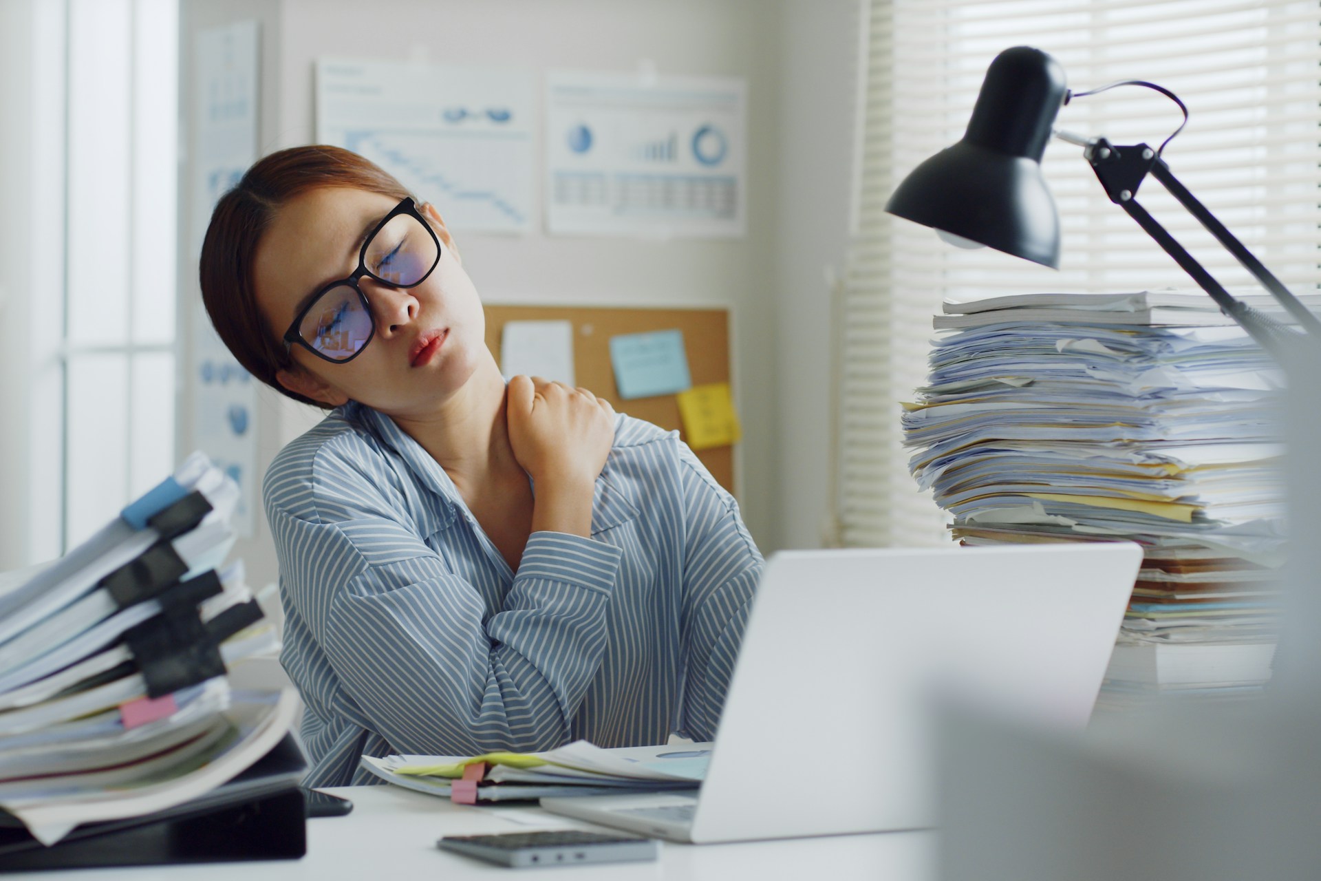 Neck Pain Red Flags in Vancouver: When to See ER vs. GP vs. Chiropractor