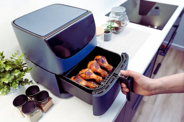 air fryer cooking chicken