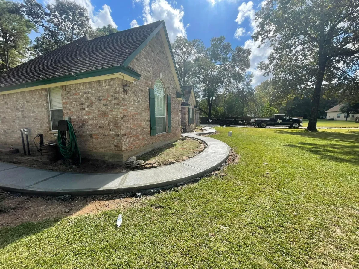 Concrete Sidewalk & Walkway