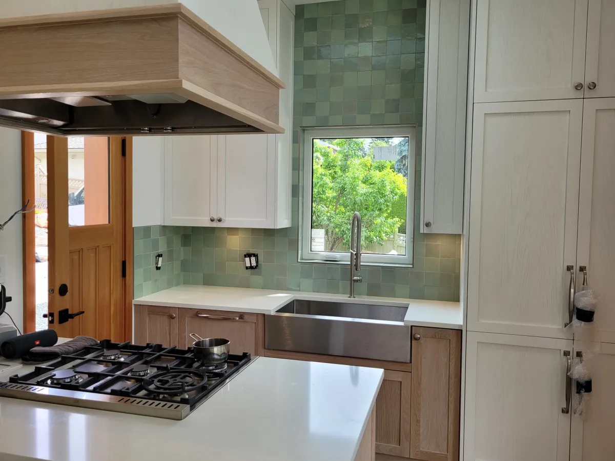 a stunning backsplash