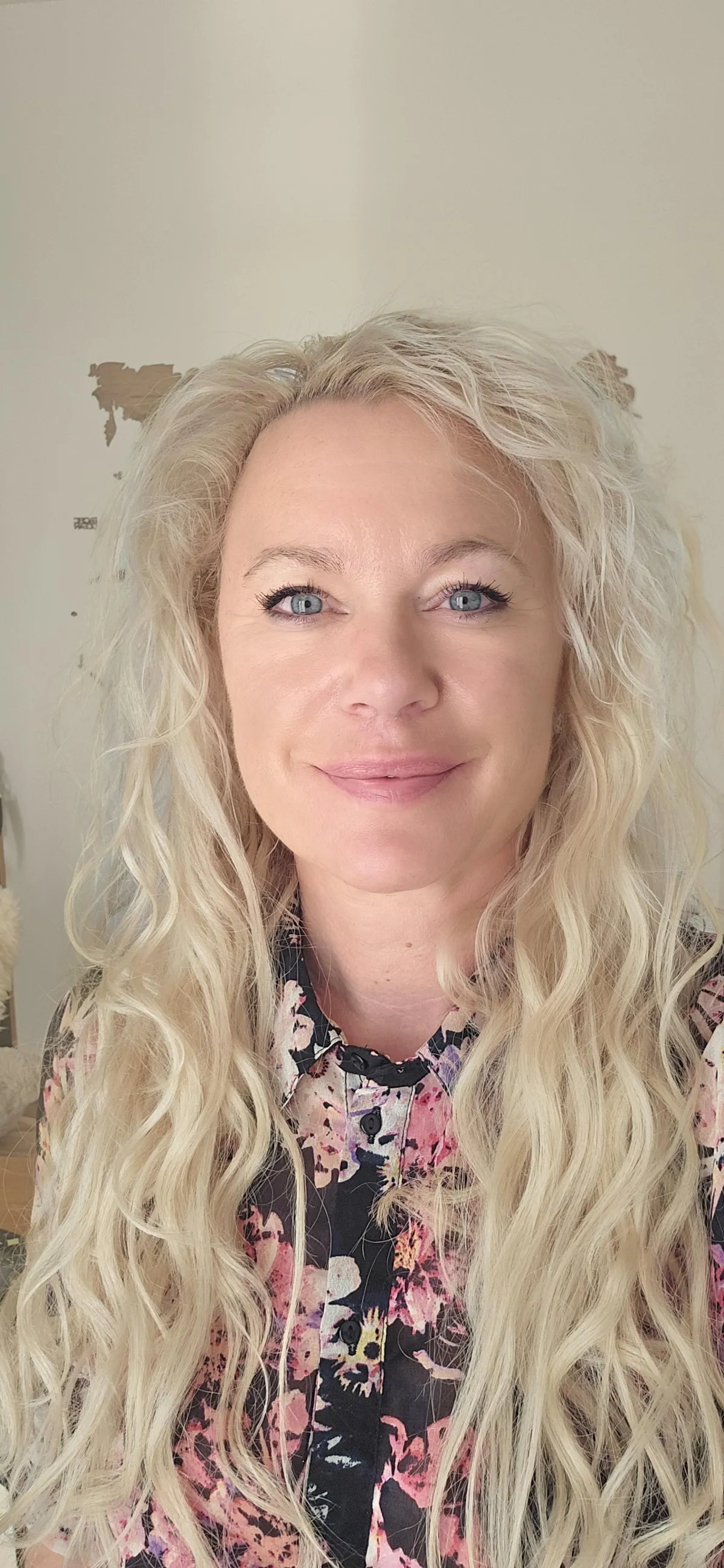 Maja vodi spletni webinar za starše prvošolcev s posebnimi potrebami, učenje strategij za podporo čustvenemu in socialnemu razvoju otroka