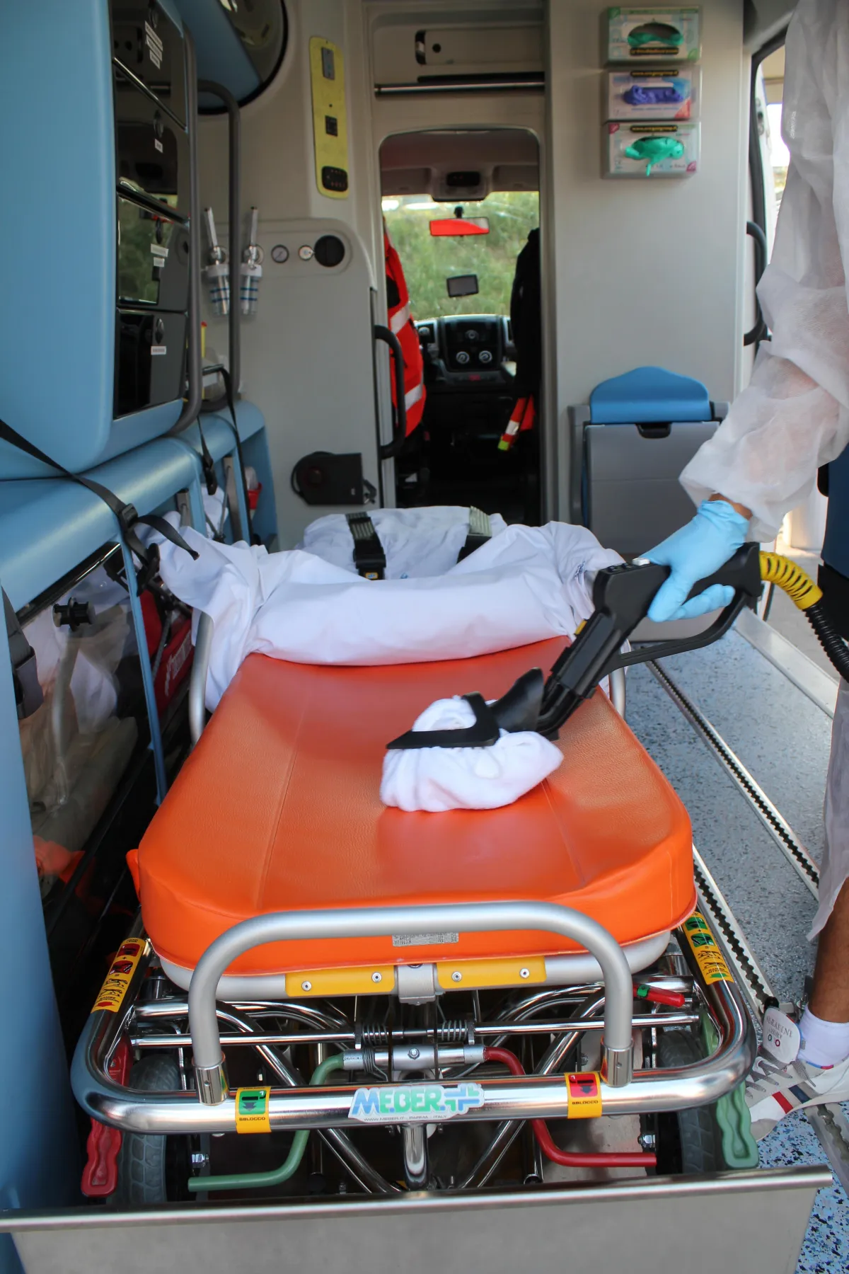 Reinigung von Krankenwagen