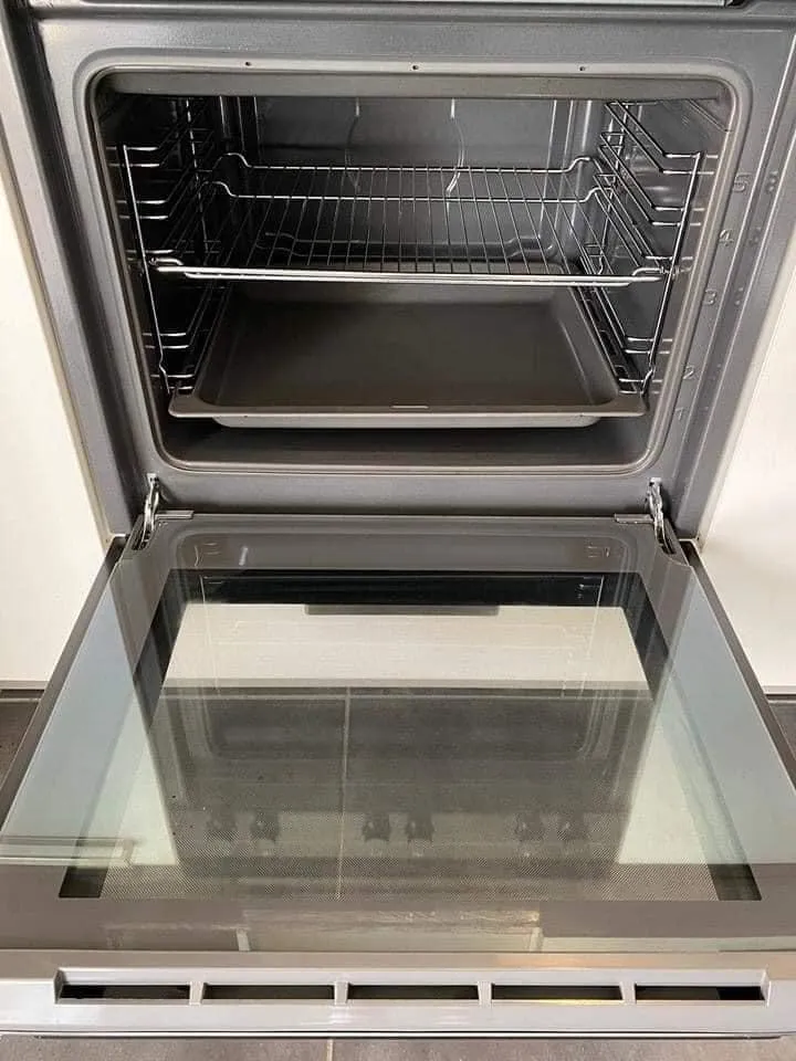 Backofen nach Reinigung