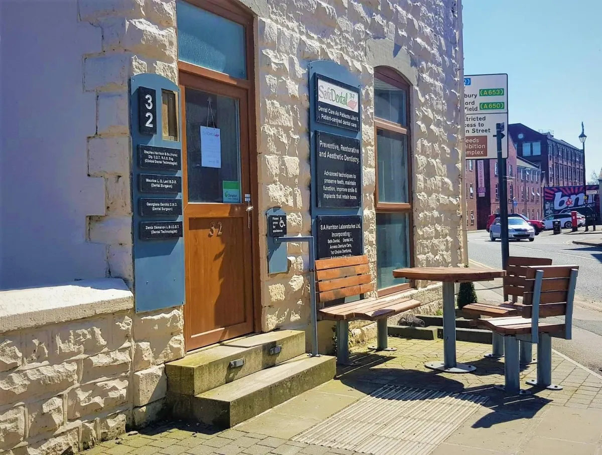 Safe Dental front door with blue skies and clean surroundings