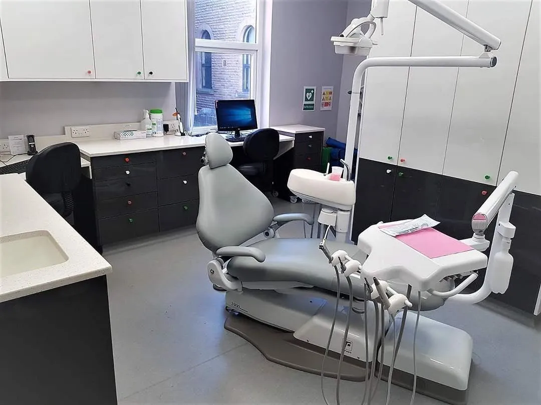 Safe Dental comfortable dentist chair for the patients