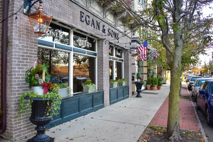 Egan & Sons restaurant Walnut Street business district