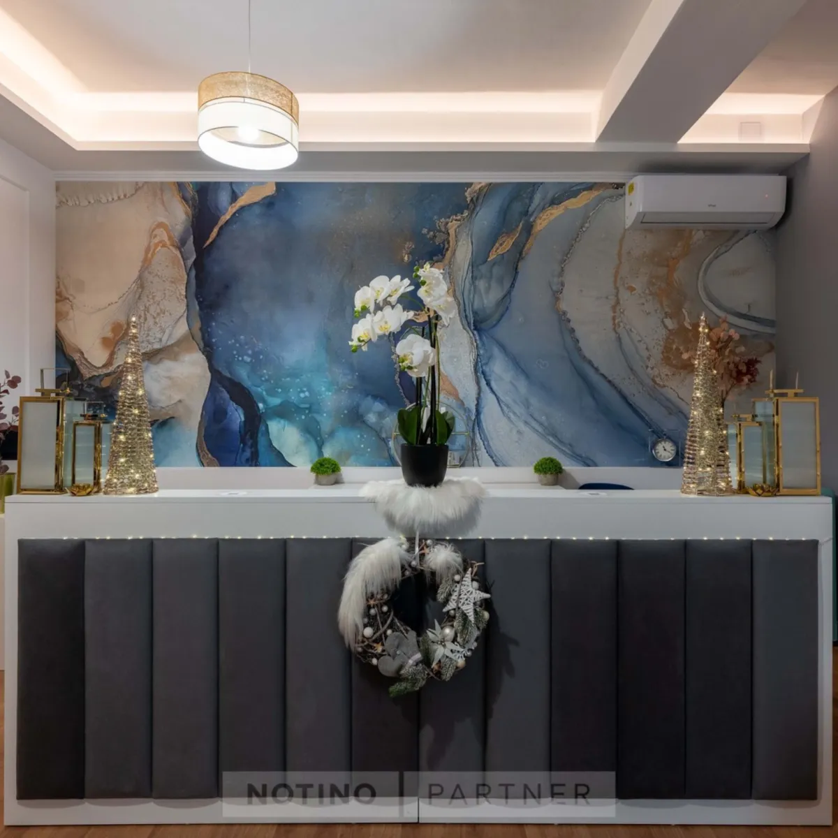 Elegant reception area at Elida Aesthetic, featuring modern decor, floral arrangements, and a sophisticated ambiance.