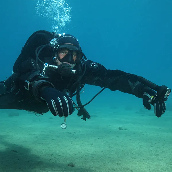 RAID Deco 40 Diver by Toby van Pooss