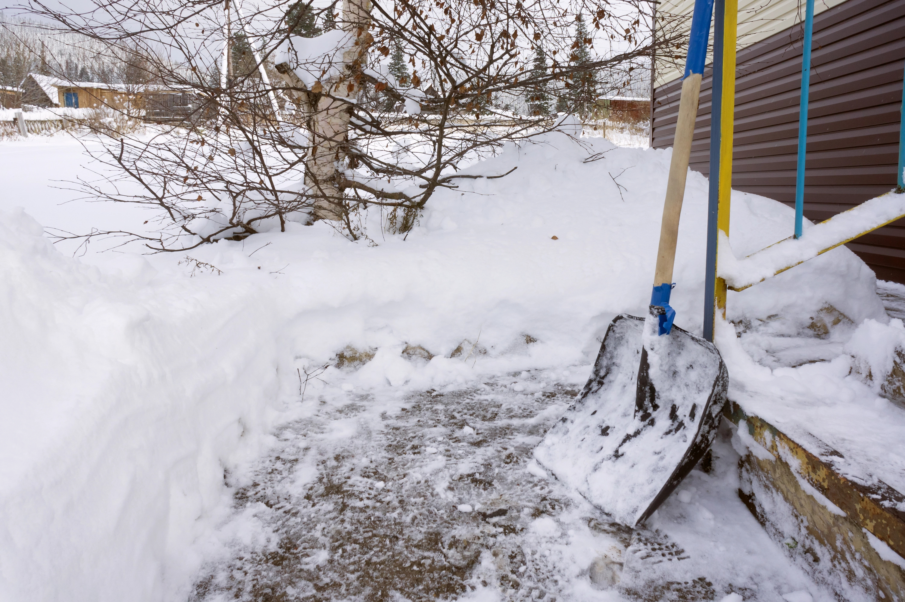 Entrance snow clearing by Fort Wayne Lawn & Snow in Fort Wayne, IN.