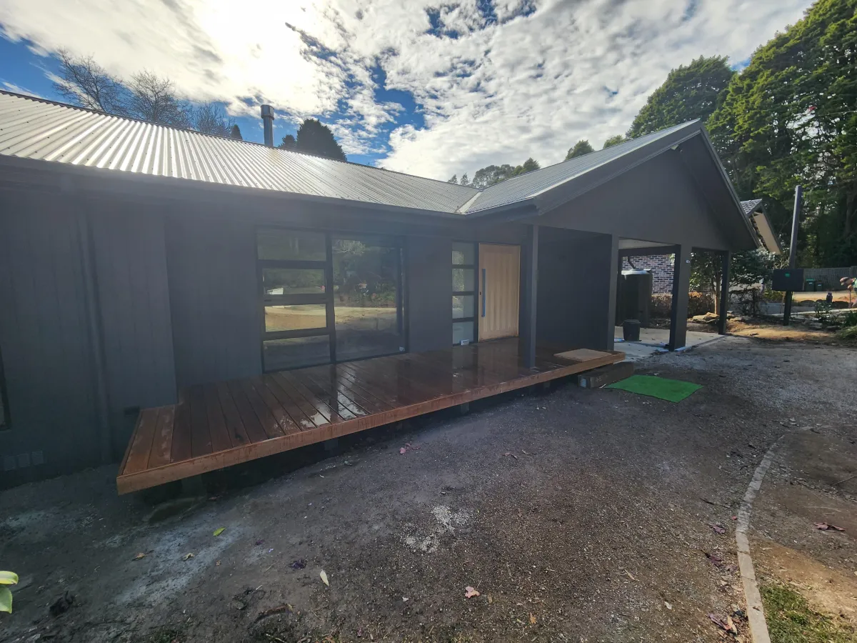 worm's-eye view photography of concrete building