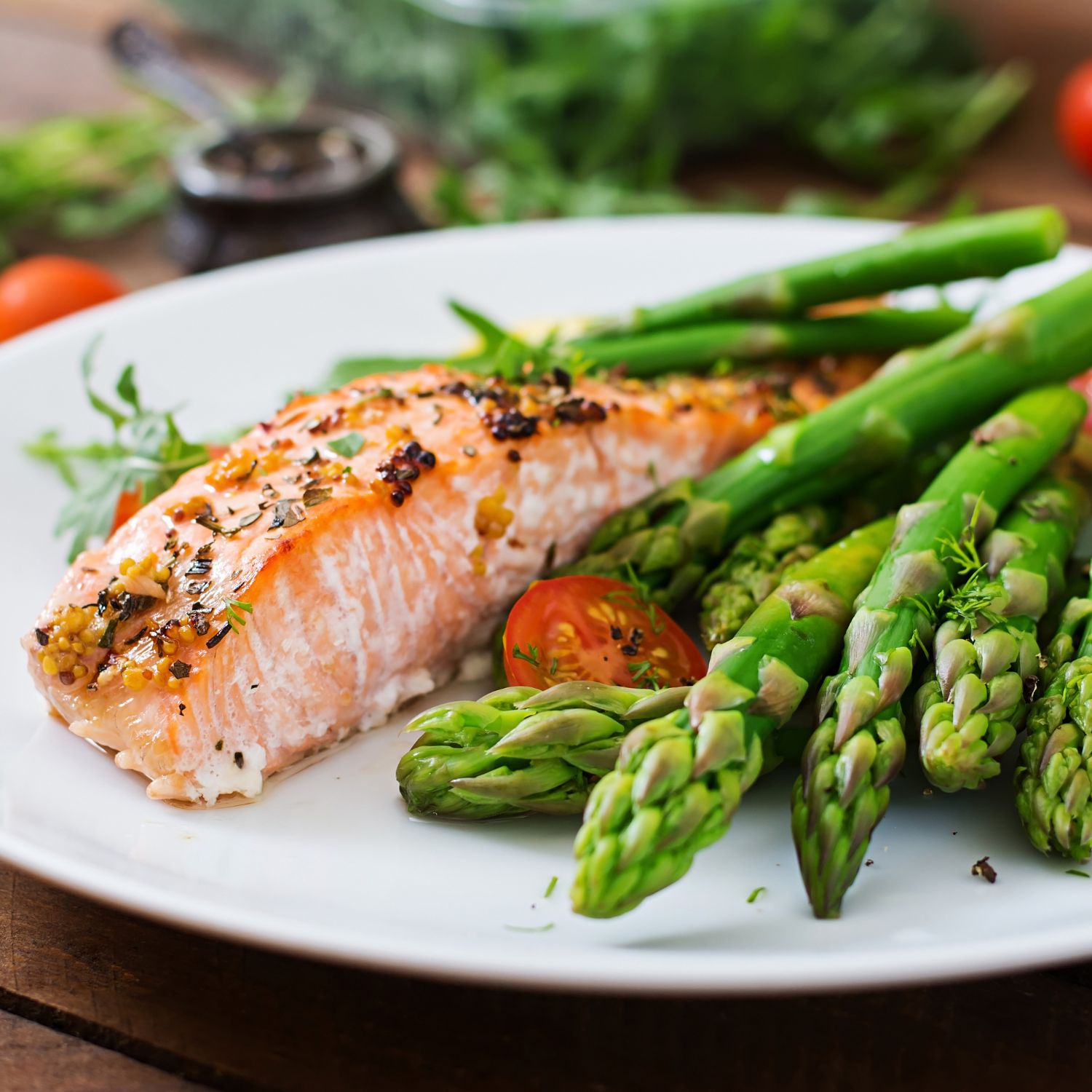 Salmon with Asparagus and Tomato
