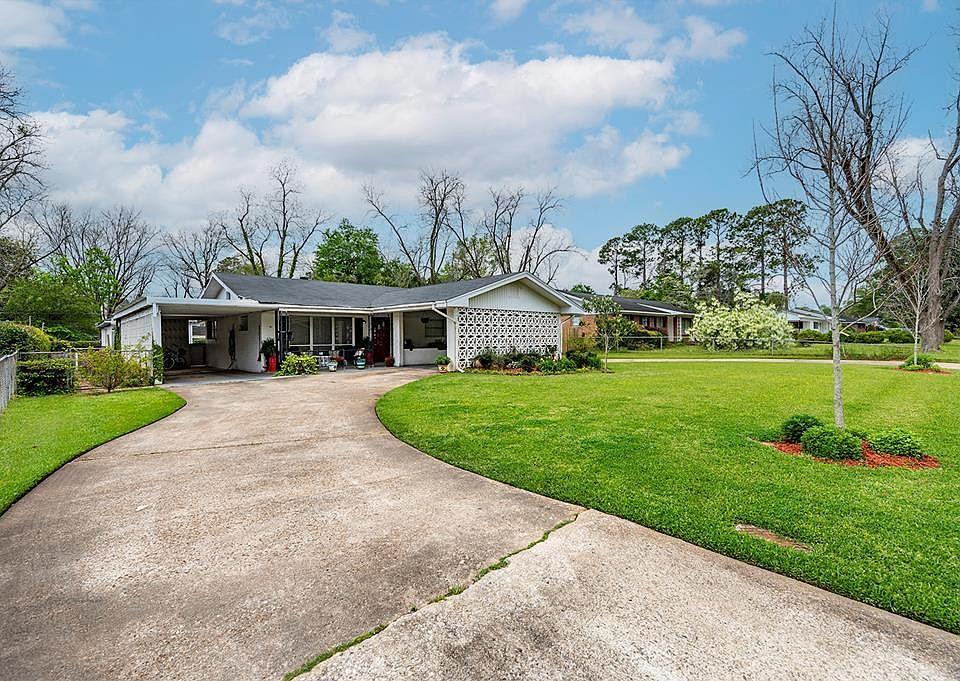 Albany Concrete builds and installs driveway 