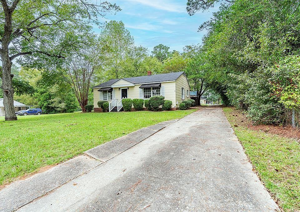 Albany Concrete builds and installs driveway 