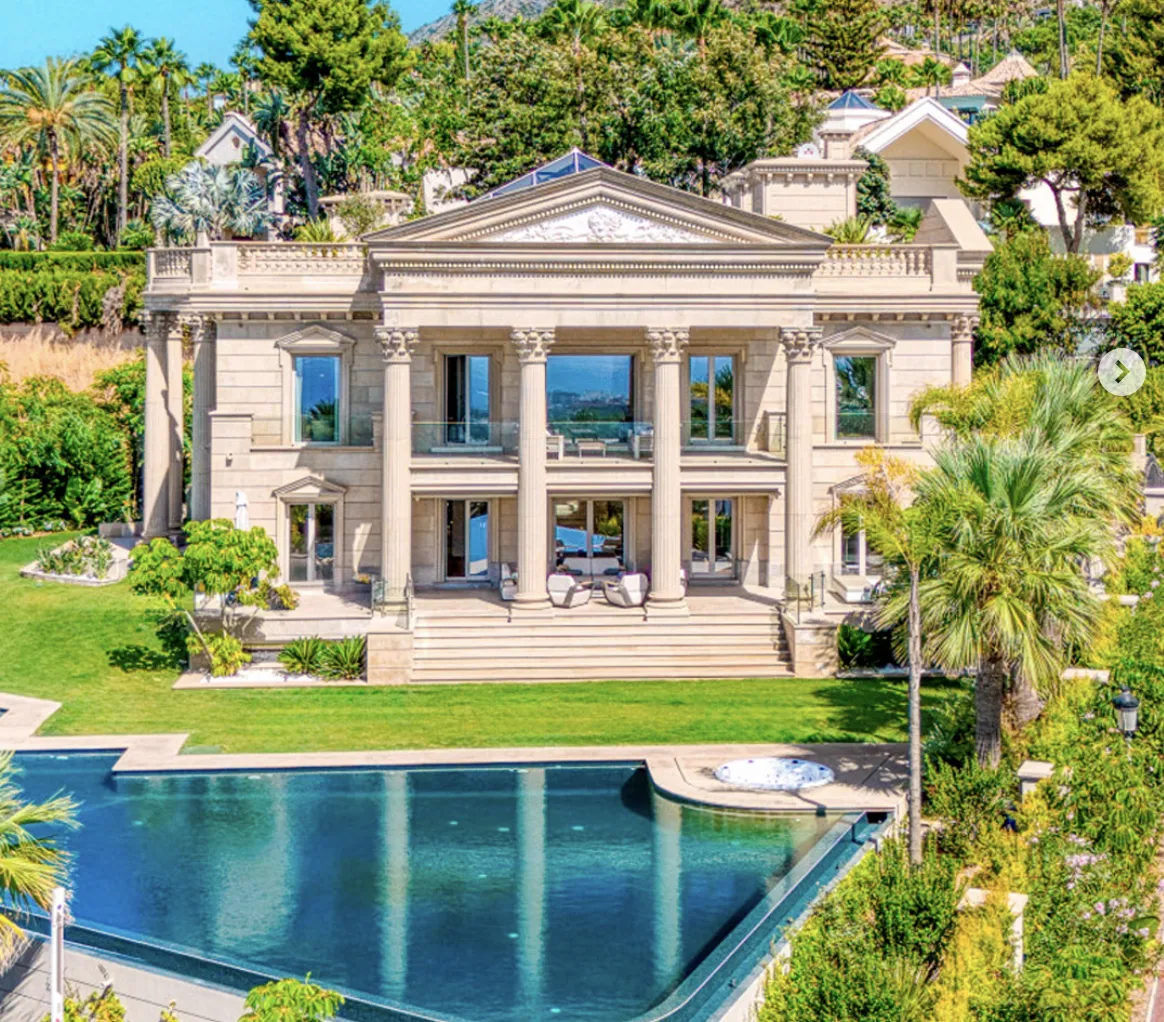 Classic Mansion in Marbella. Zimmer Estates