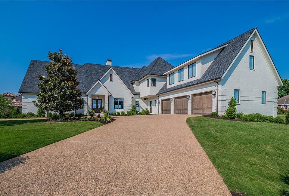 Rogers Concrete Pros, Rogers, Arkansas doing Driveways