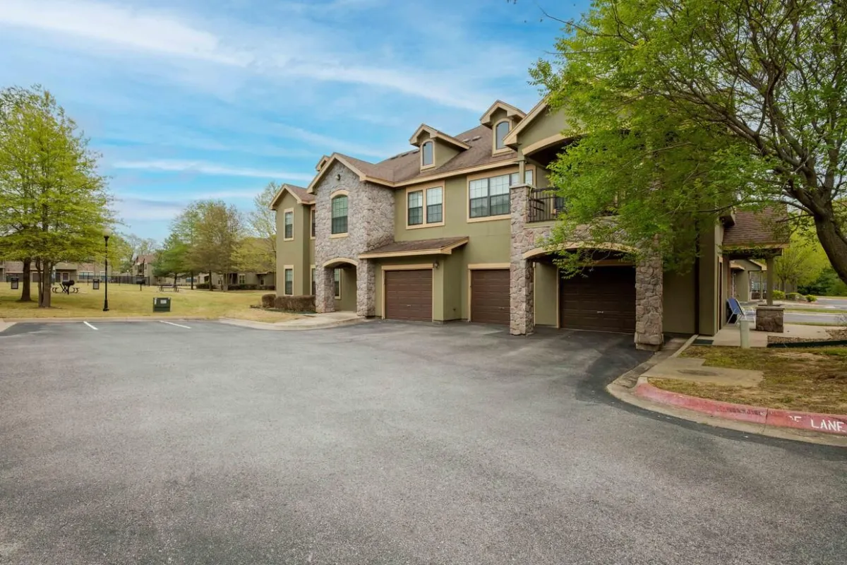 Rogers Concrete Pros, Rogers, Arkansas doing Driveways