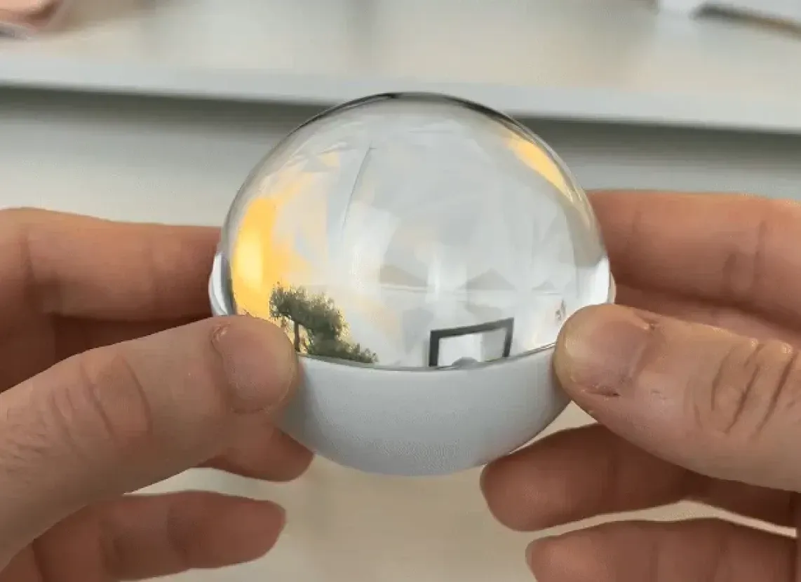 memory pearl in hand