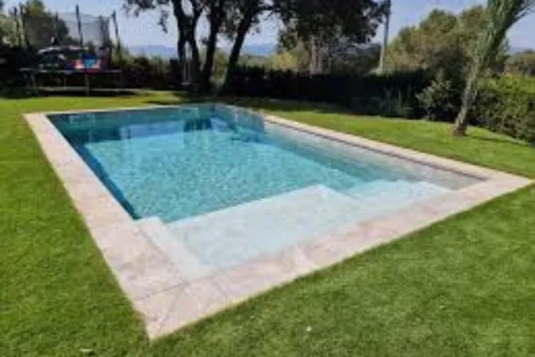 alt="Piscina comunitaria en Residencial La Perla de Huaral"