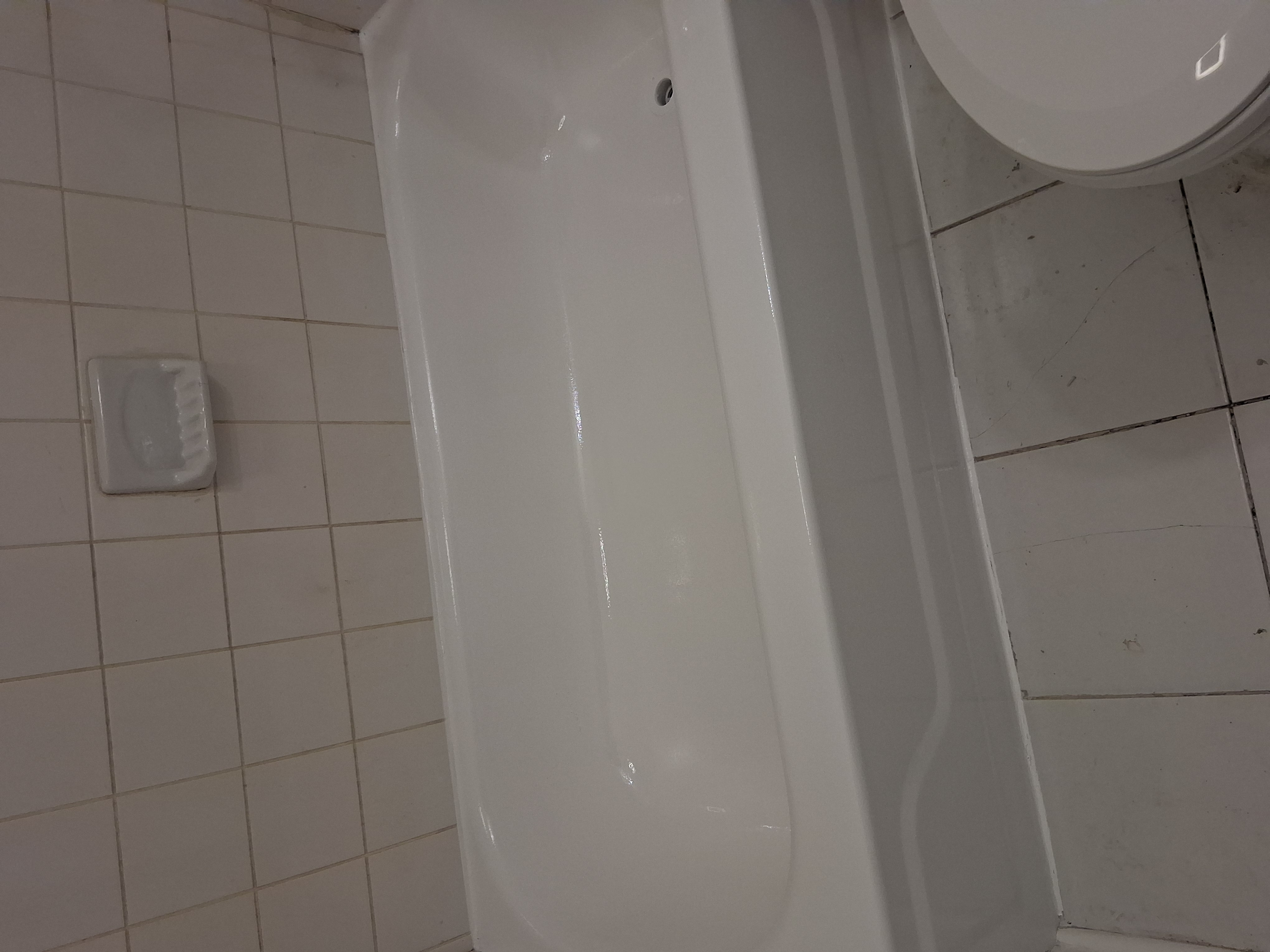 Bathtub resurfacing and wall tile project done y Paladin Bathub Resurfacing in Woodbridge, NJ