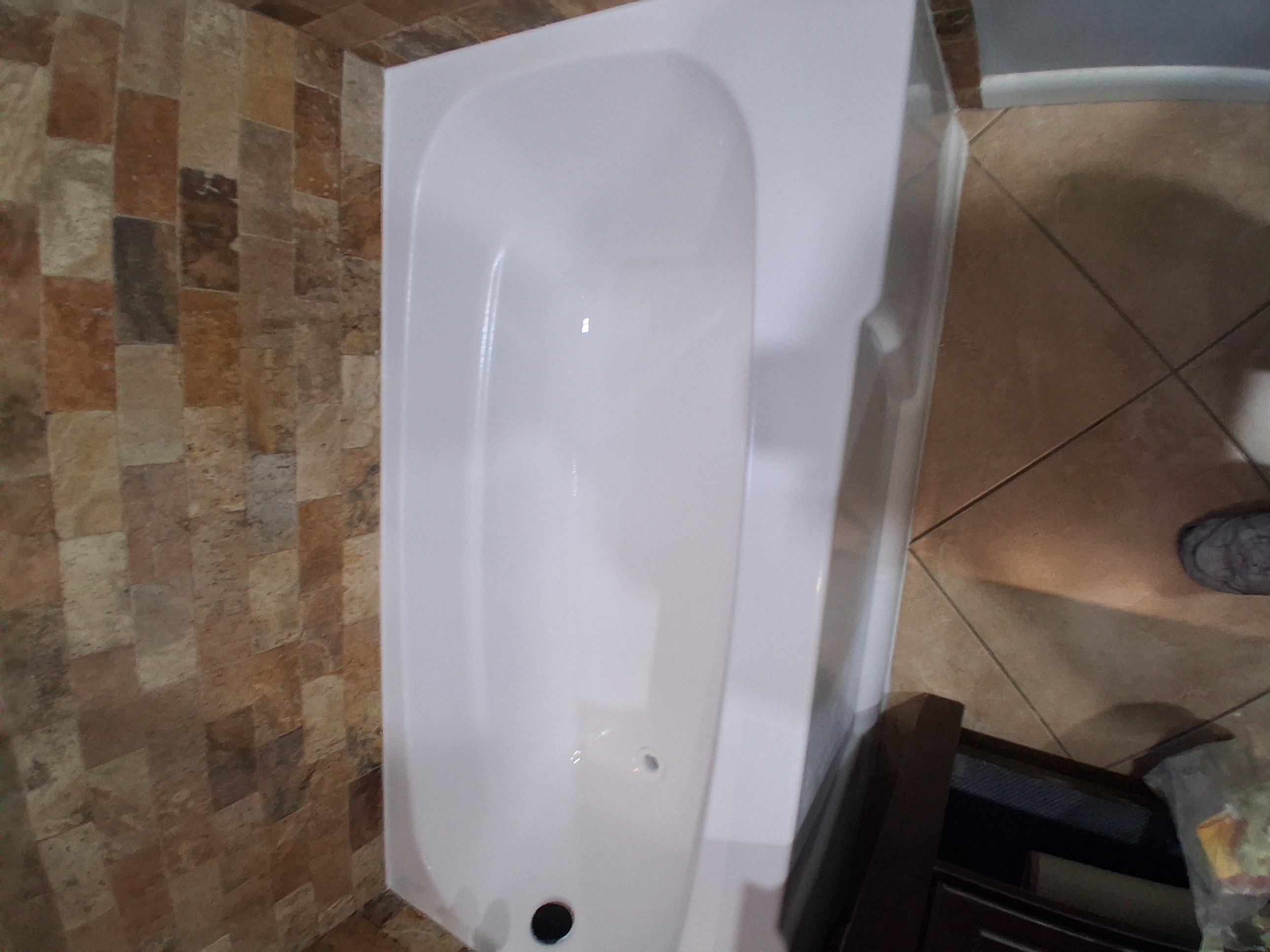 Bathtub resurfacing and wall tile project done y Paladin Bathub Resurfacing in Hoboken, NJ