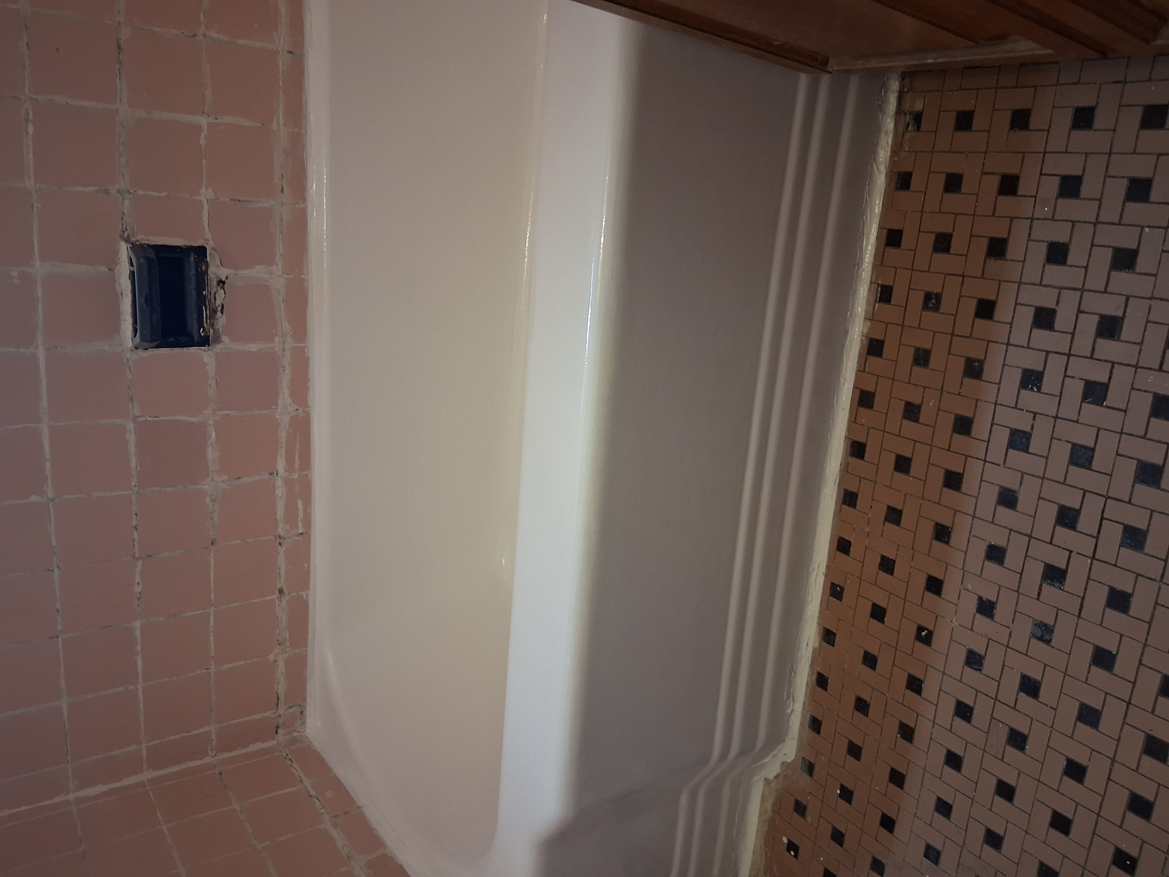 Bathtub resurfacing and wall tile project done y Paladin Bathub Resurfacing in Middletown, NJ
