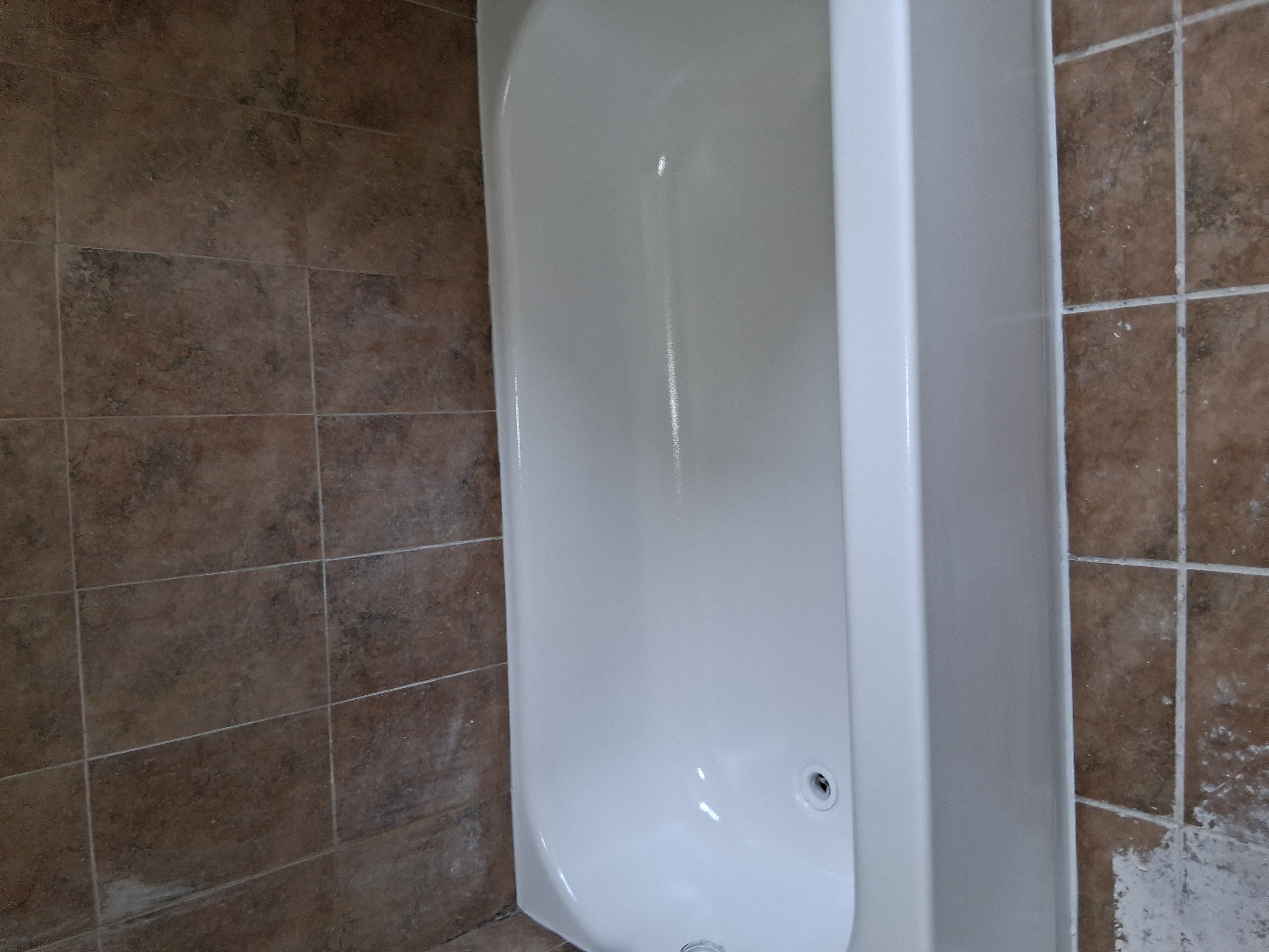 Bathtub resurfacing and wall tile project done y Paladin Bathub Resurfacing in Elizabeth, NJ