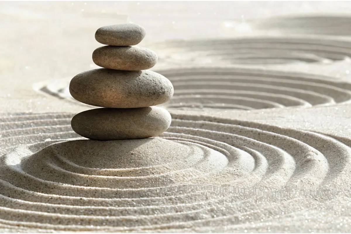 balancing-tones-organized-in-sand-circles
