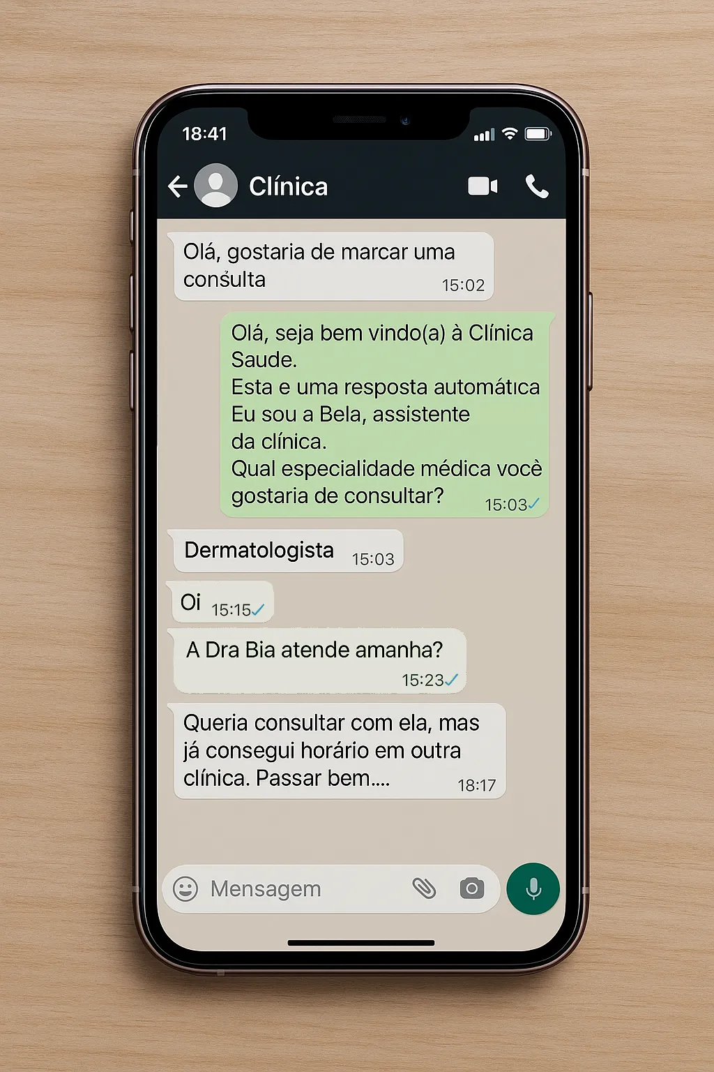 AutoAssist de CareSync em tablet mostrando conversa no WhatsApp