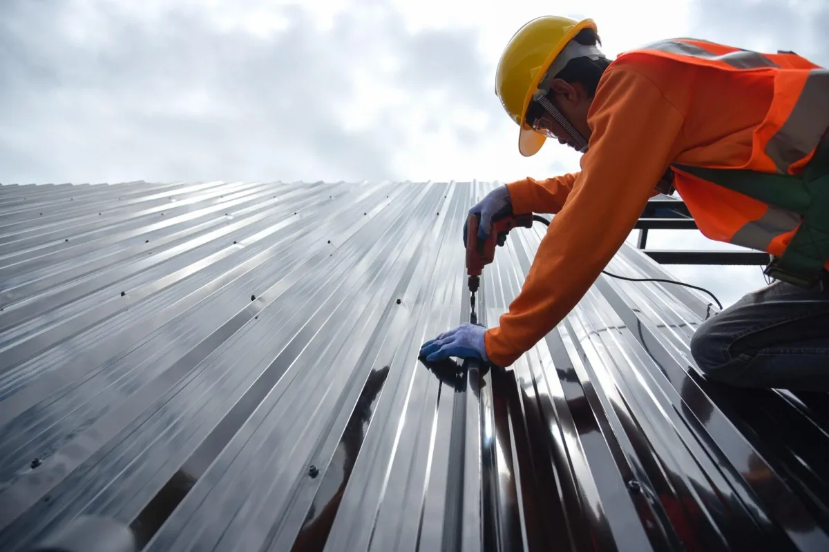 roofing expert on the job