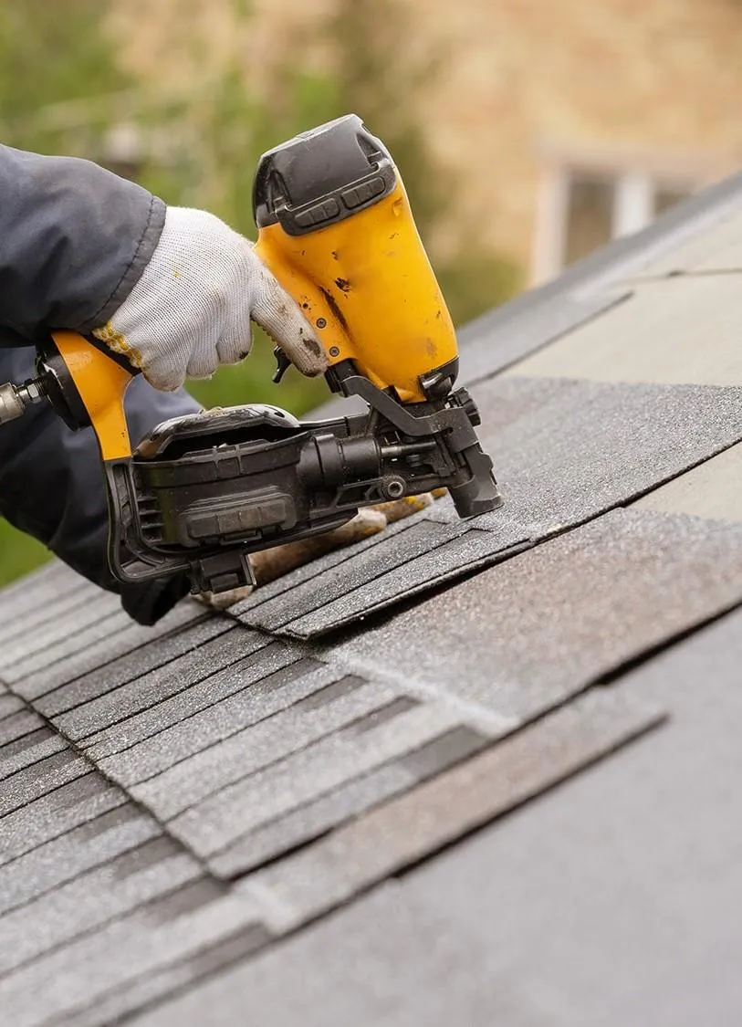 expert roofer working on a repair job