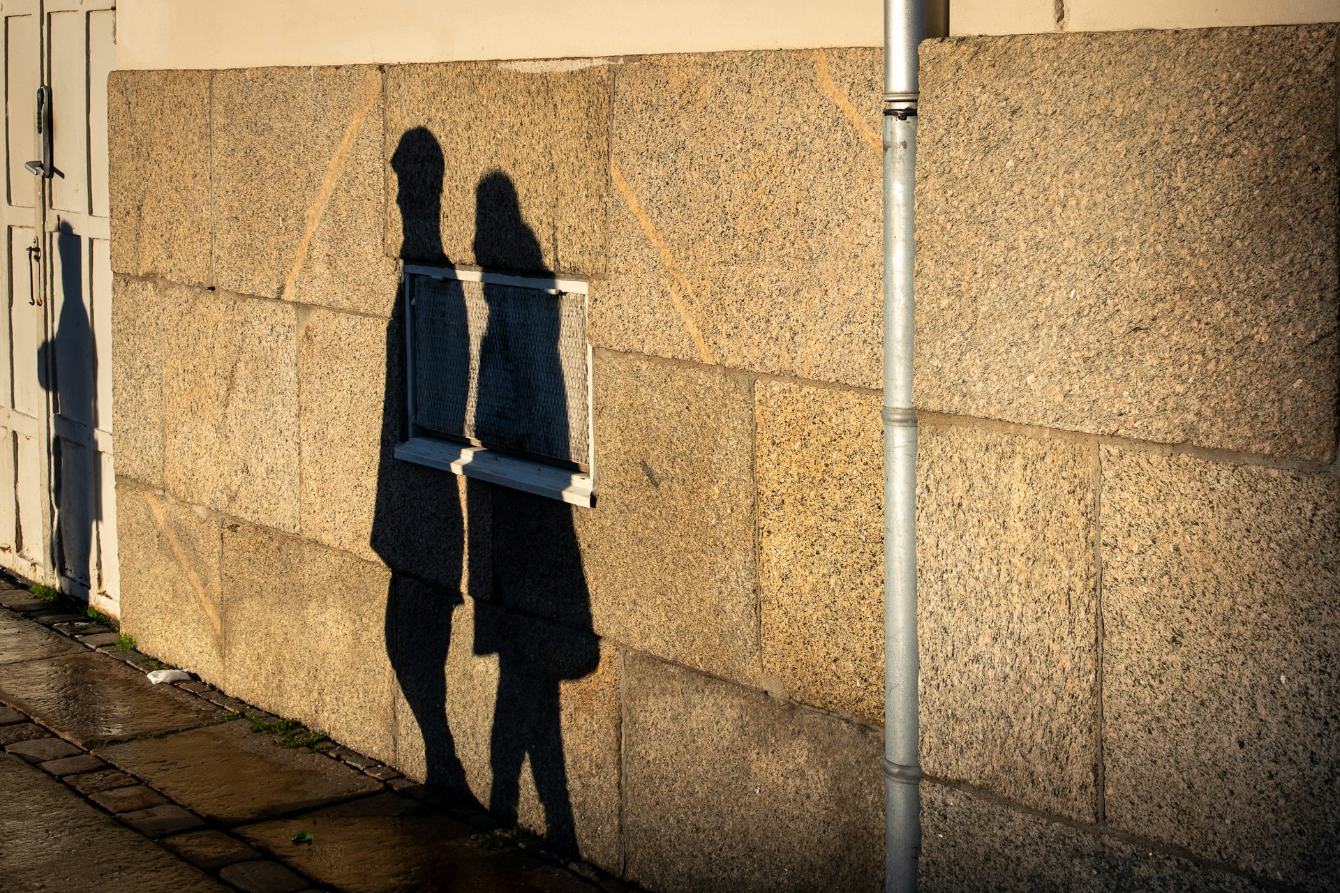 The ‘Silent Signal’: Psychoanalyst Reveals the Overlooked Sign a Woman Is Slowly Disappearing in Her Relationship