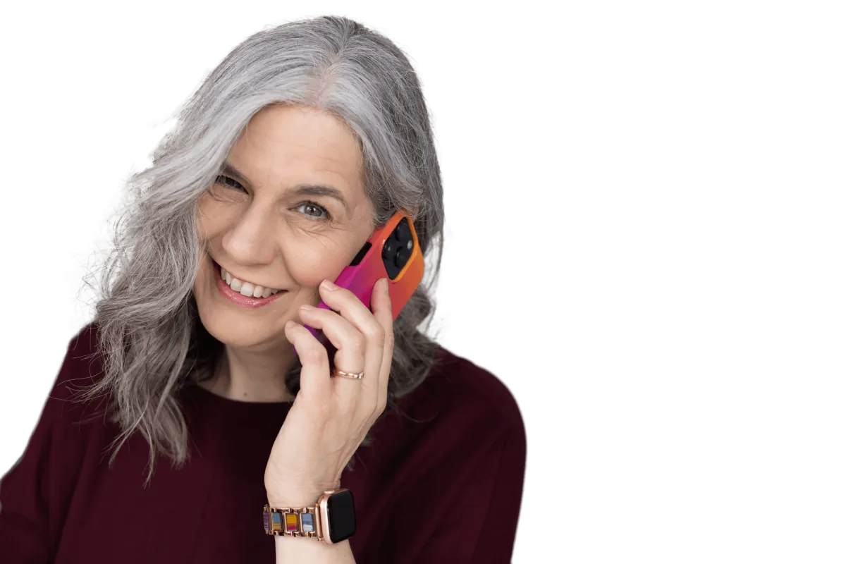 Corinna Heufer telefoniert