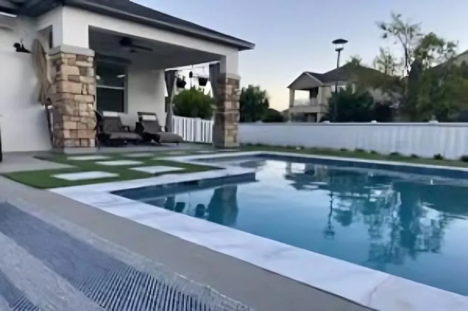 Kissimmee Concrete builds and installs Pools